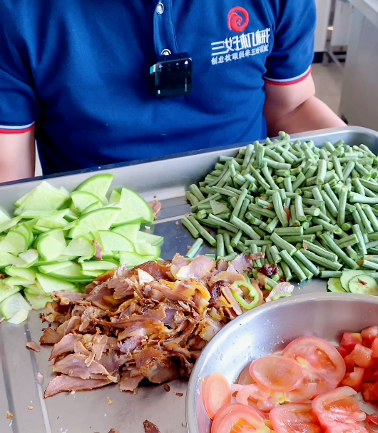 切菜機(jī)需要幾個(gè)人操作？故障率高不高？