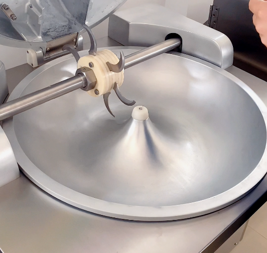 斬拌機(jī)盆式切菜機(jī)的區(qū)別 斬拌機(jī)盆式切菜機(jī)的區(qū)別