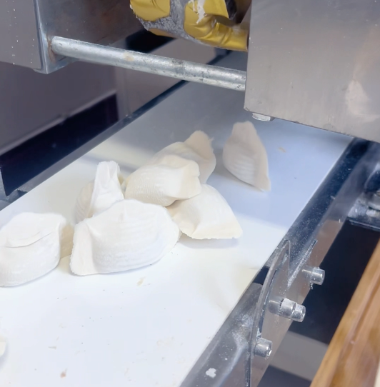 用餃子機包餃子和手工有什么區(qū)別 用餃子機包餃子和手工有什么區(qū)別