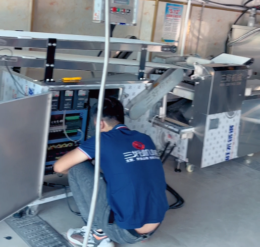 饅頭機安裝現場